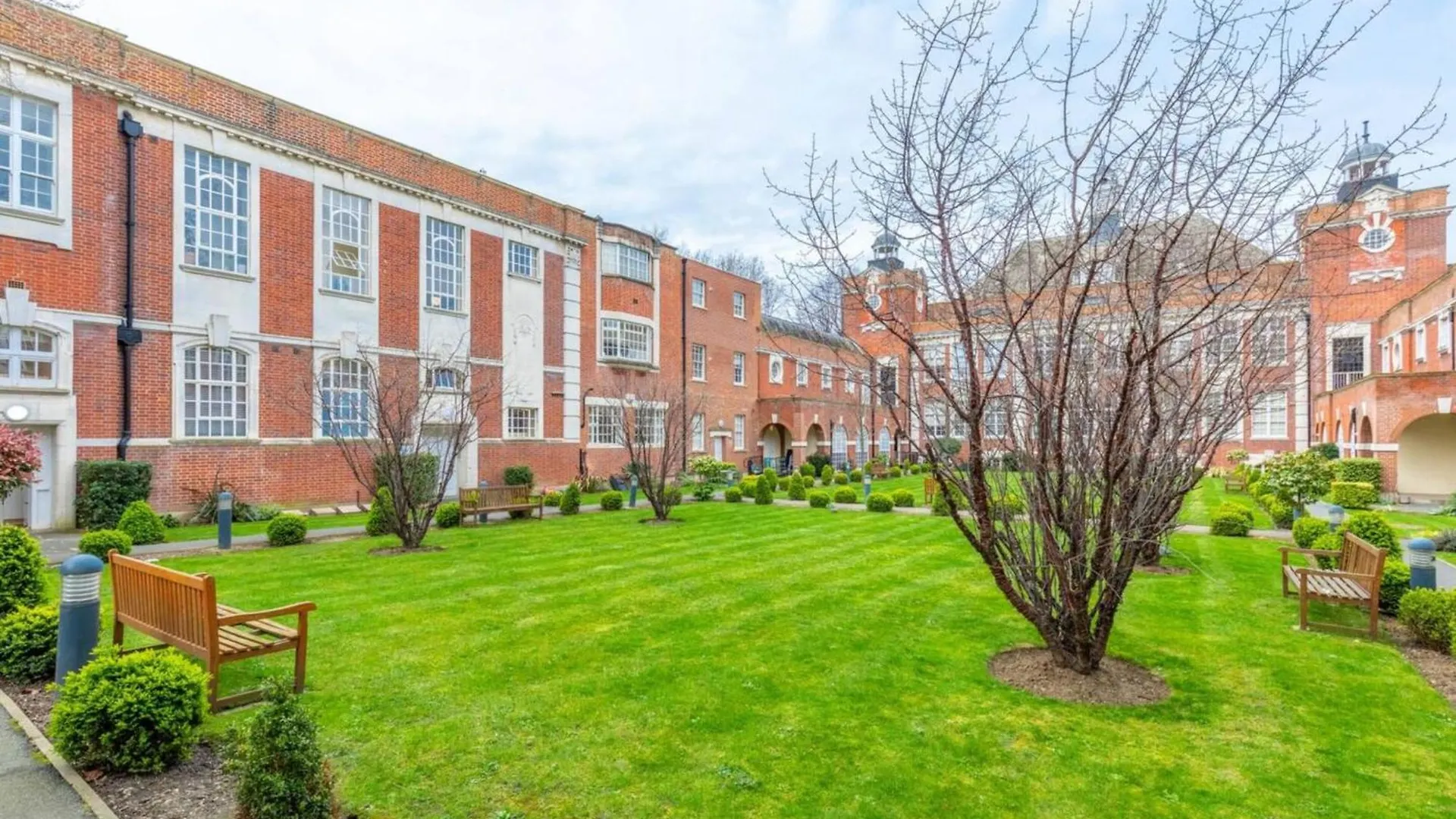 Stylish Bohemian 2Bd Flat Mile End Park! Apartment London